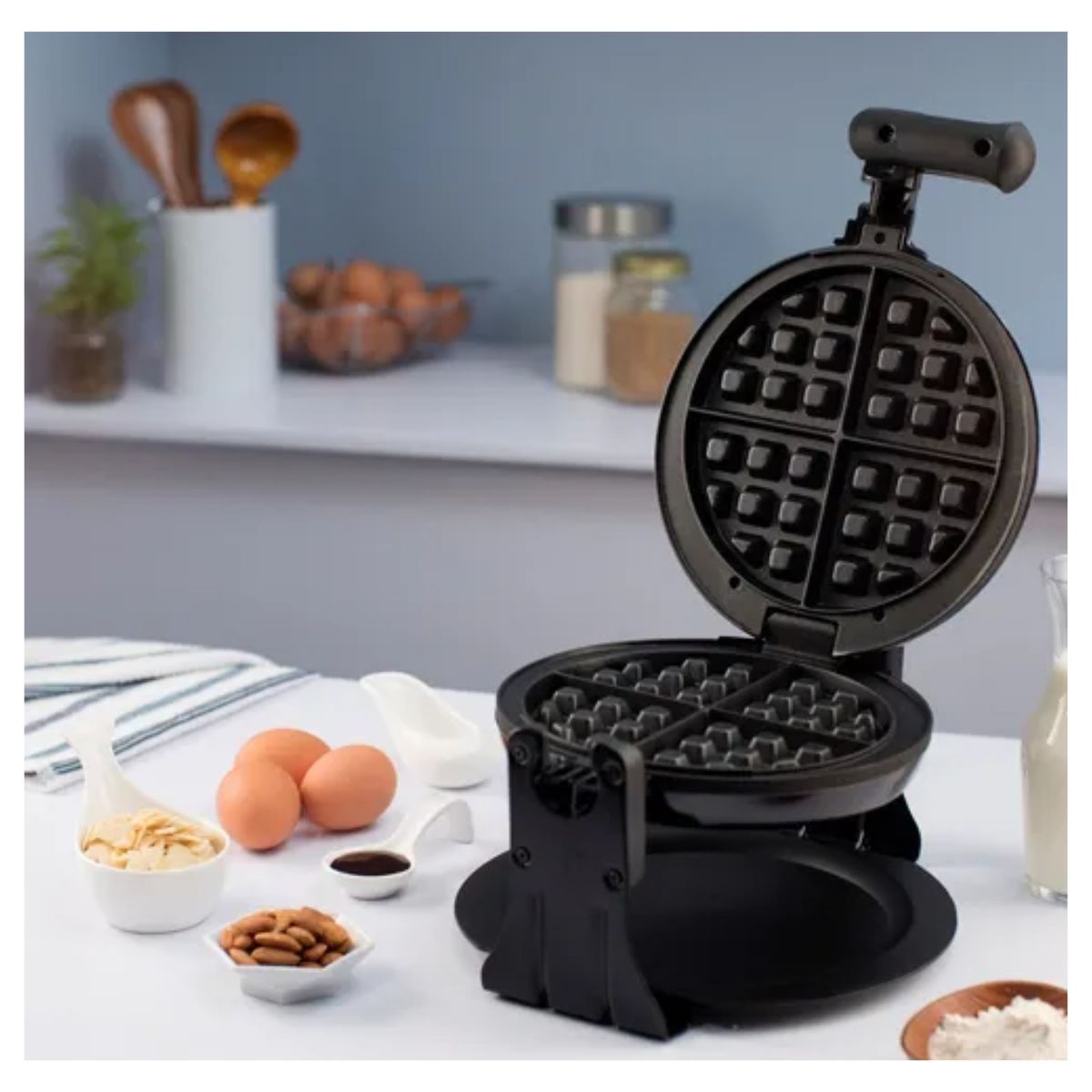 Waflera Estilo Belga Giratoria Negra Black & Decker WM1000B​