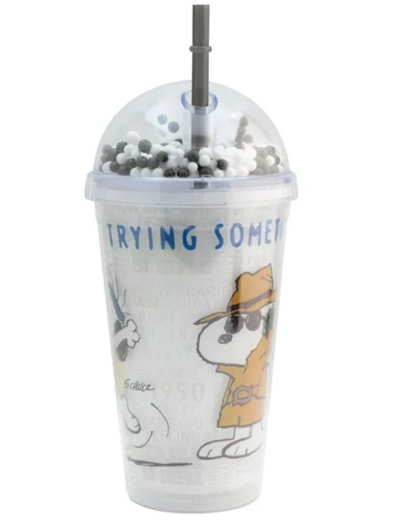 Snoopy Vaso De Plástico Doble Pared Con Tapa Domo Y Popote Peanuts 75 Aniversario  con Bolitas de Colores de 480 Ml