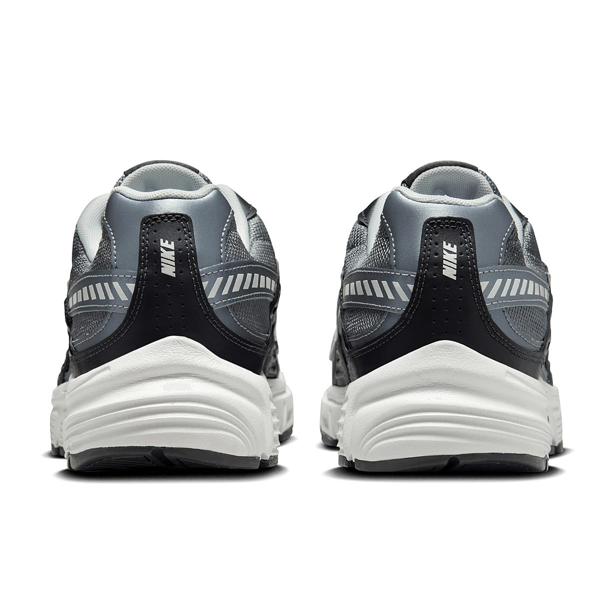 TENIS DEPORTIVO NIKE INITIATOR SC IB3083-001 GRIS -NEGRO PARA HOMBRE 