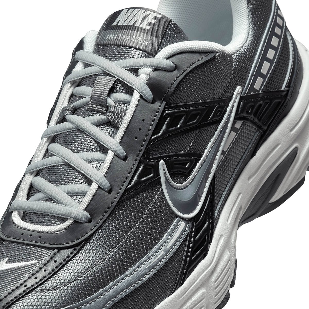 TENIS DEPORTIVO NIKE INITIATOR SC IB3083-001 GRIS -NEGRO PARA HOMBRE 