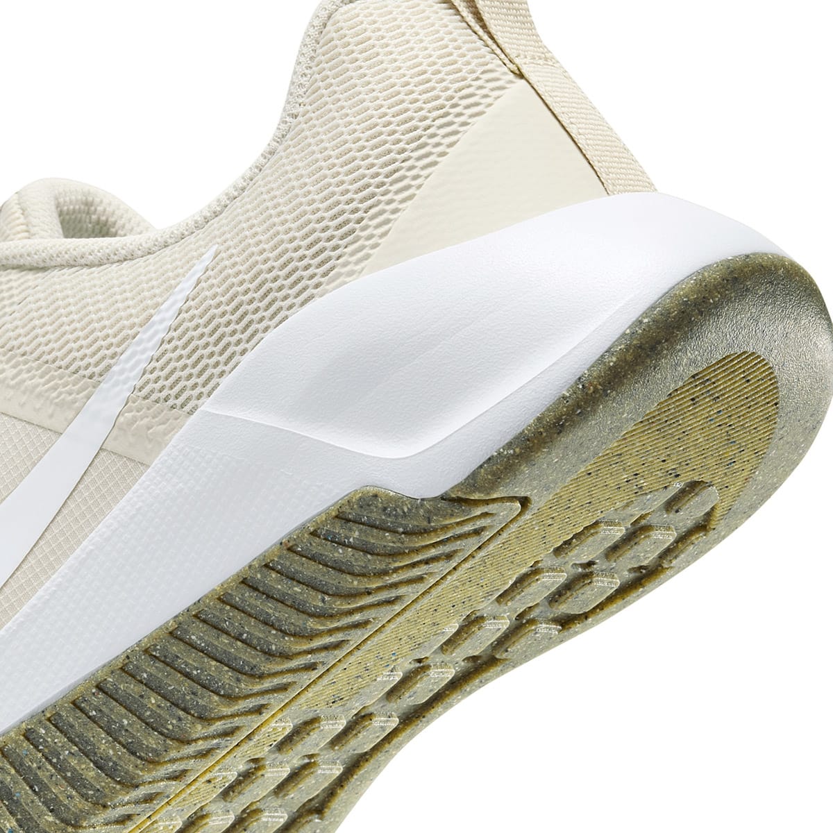 TENIS DEPORTIVO NIKE MC TRAINER 3 FQ1831-102 BEIGE -BLANCO PARA HOMBRE 
