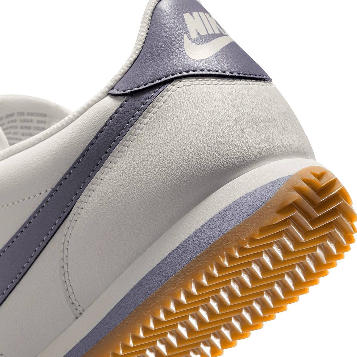 TENIS DEPORTIVO NIKE CORTEZ DM4044-111 BEIGE-GRIS PARA HOMBRE 
