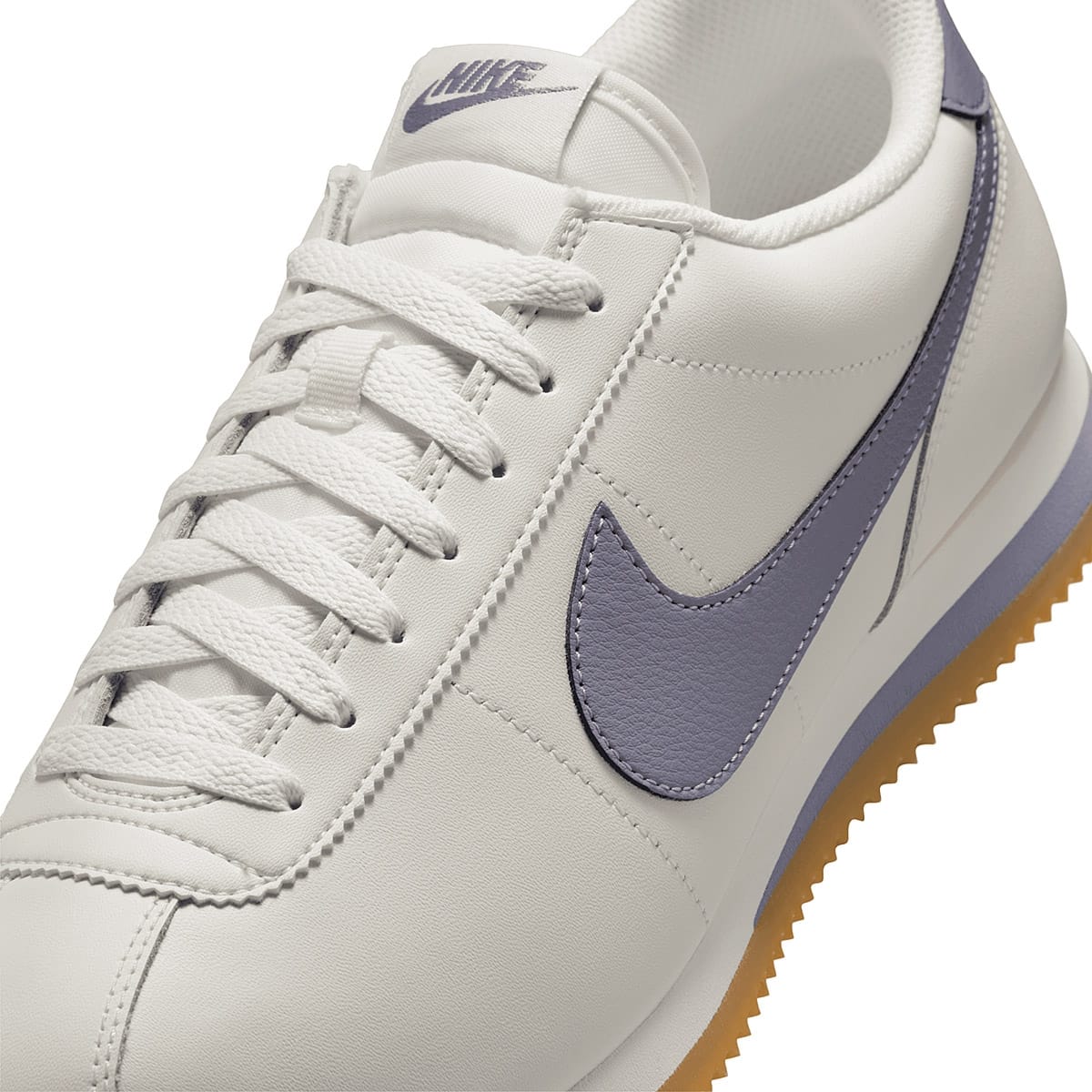 TENIS DEPORTIVO NIKE CORTEZ DM4044-111 BEIGE-GRIS PARA HOMBRE 