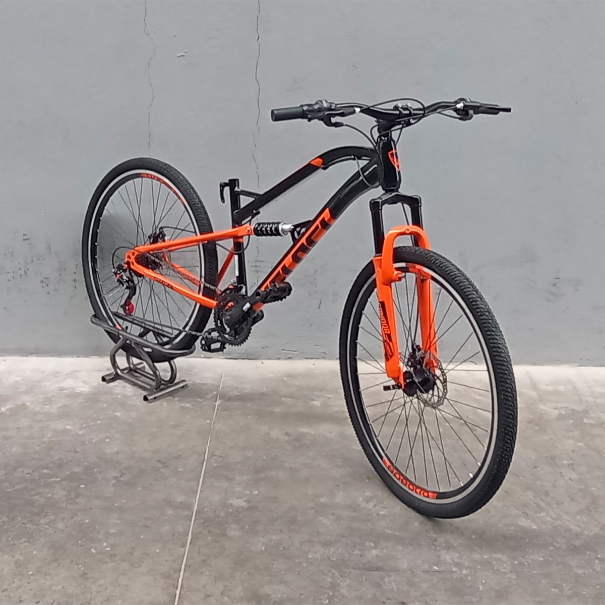 Bicicleta Veloci Reacondicionado Naukas R29 Negro Naranja
