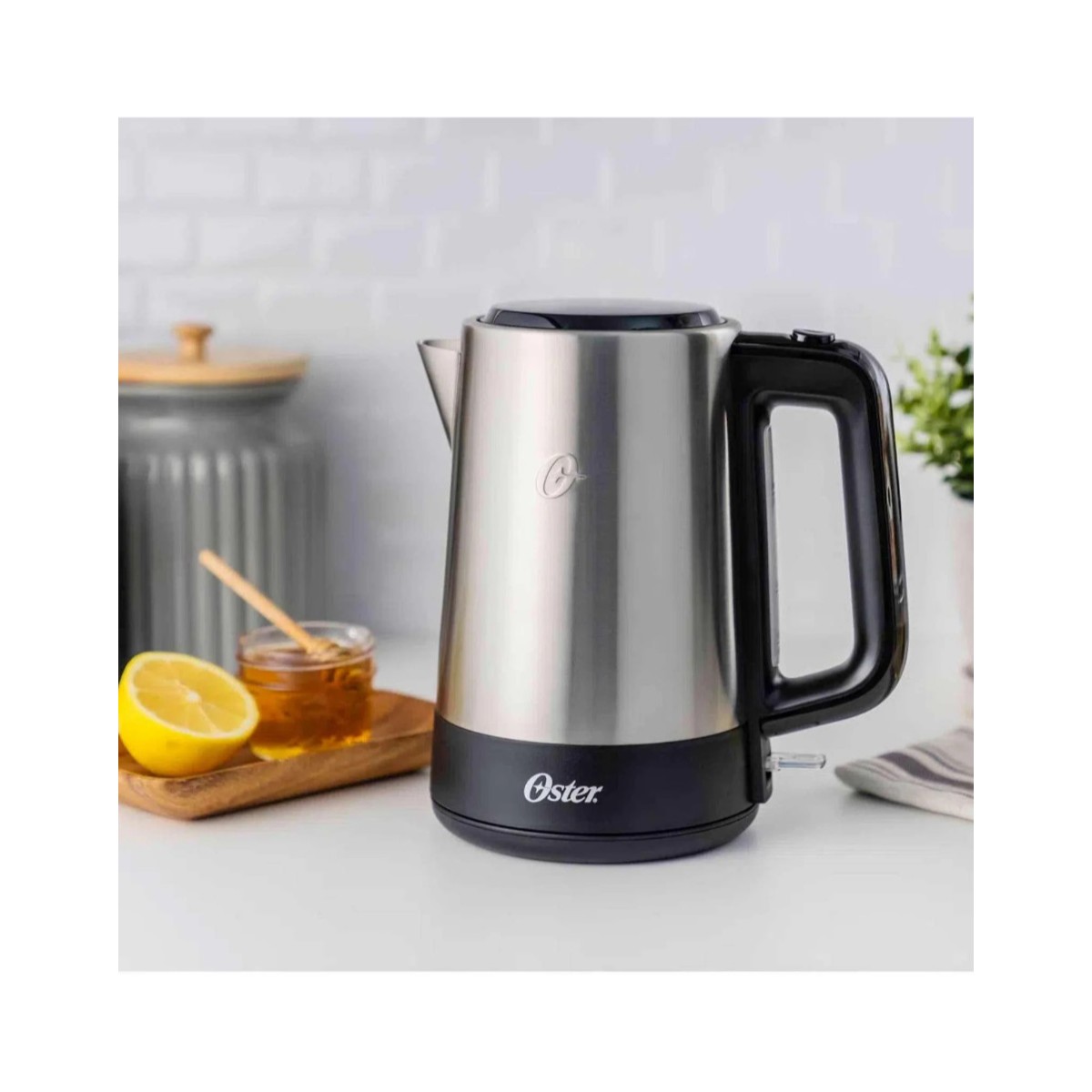 Hervidor Eléctrico Oster 1.7 Litros Gris BVSTKE671