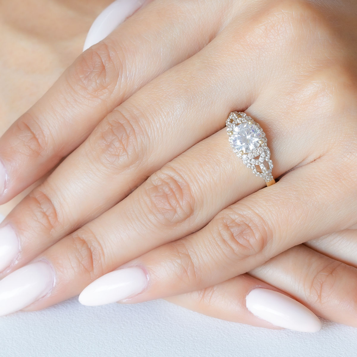 ANILLO DE COMPROMISO 10K ORO BLANCO CON PIEDRAS KARENINA ABBA JOYAS.