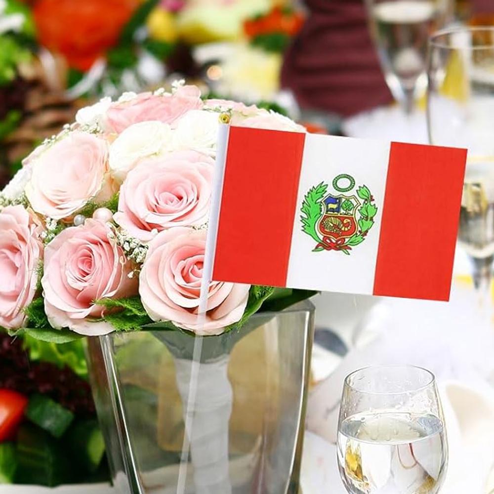 Bandera Perú Fiestas Patrias MXPHN-002 10Pzas Perú 14x21cm Tela Poliéster Asta Plástico, PEhandFlag