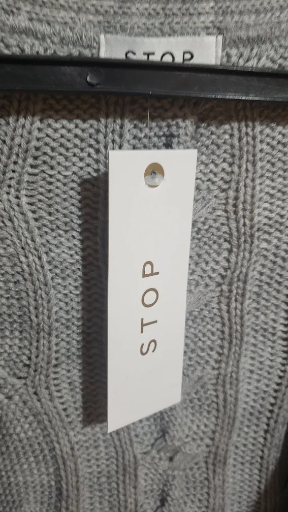 Sueter Gris Tejido Talla Chica, Marca Stop, Largo A Cadera