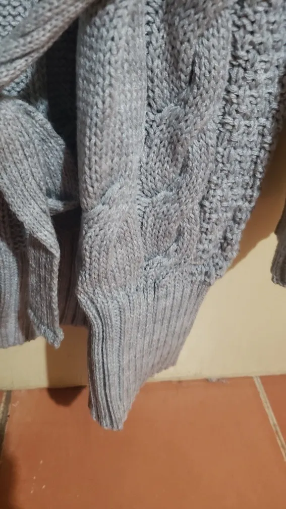 Sueter Gris Tejido Talla Chica, Marca Stop, Largo A Cadera