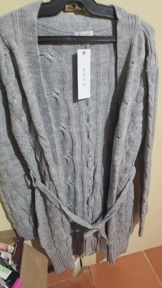 Sueter Gris Tejido Talla Chica, Marca Stop, Largo A Cadera