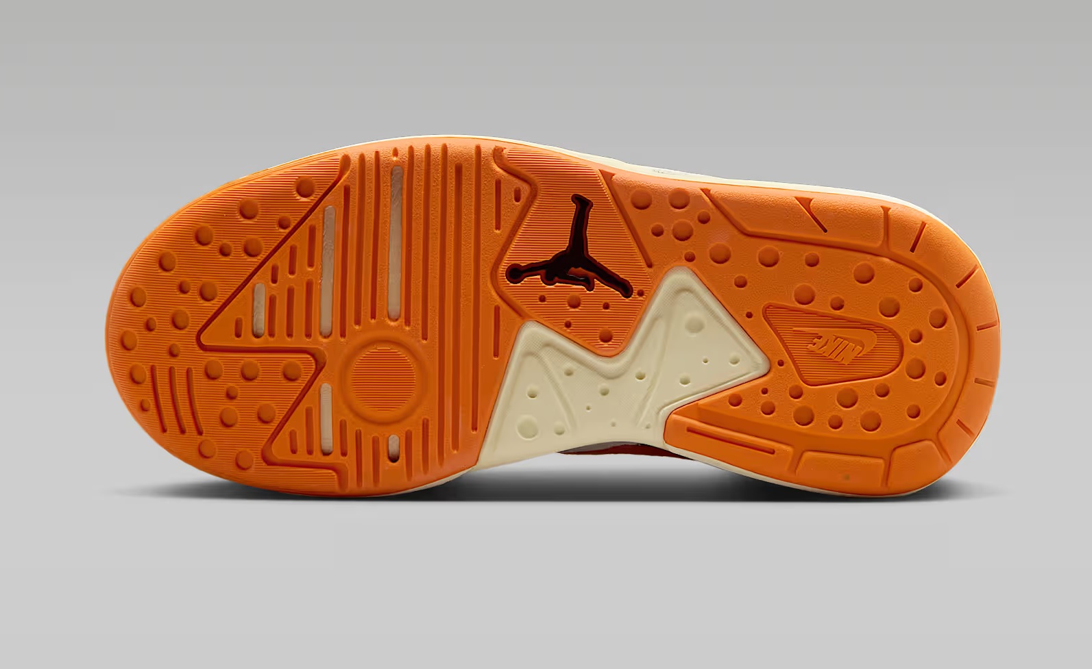 Tenis Jordan CMFT Era Negro/naranja Mujer Tallas #23.5 al #25