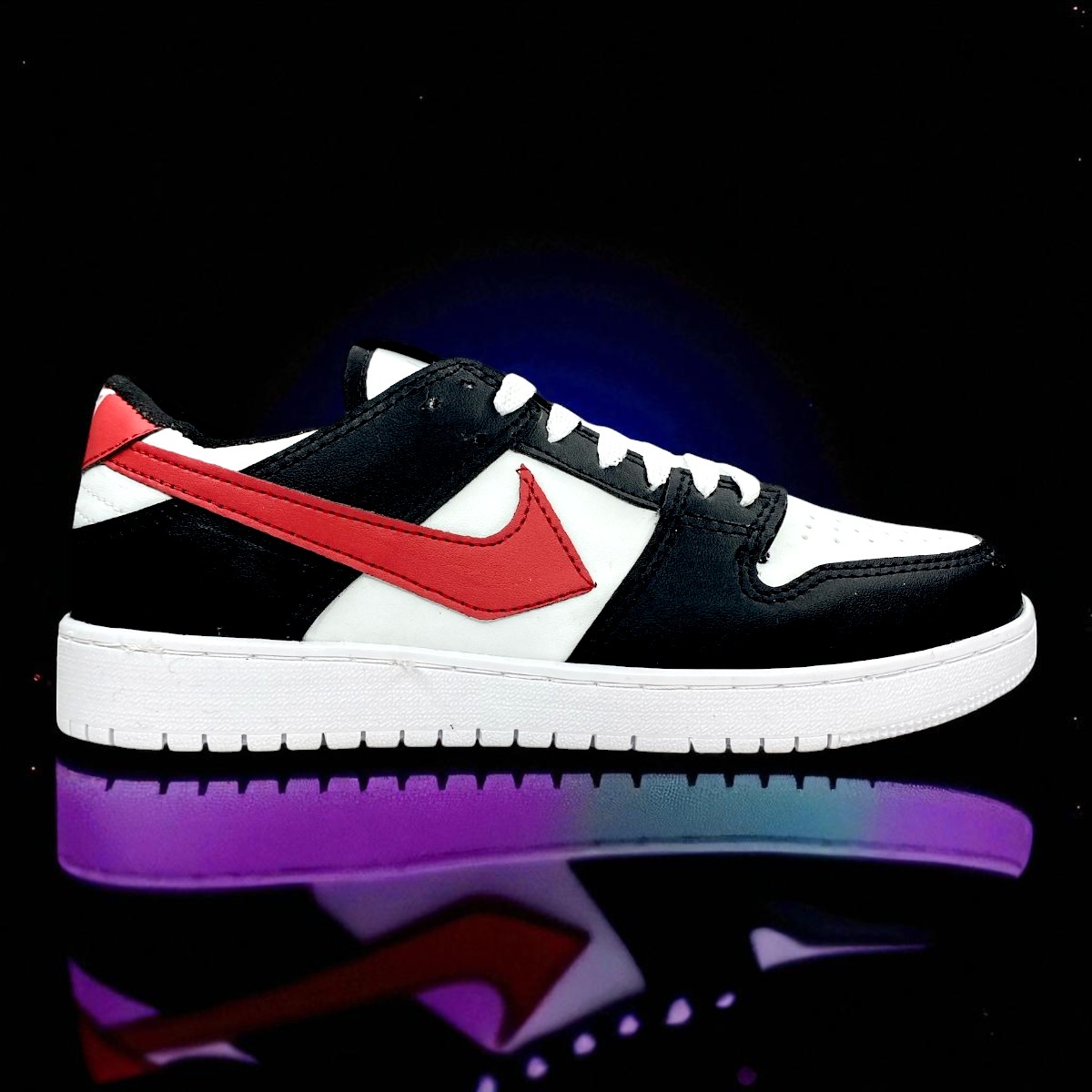 Tenis blancos de diseño icónico para outfit casual o deportivo