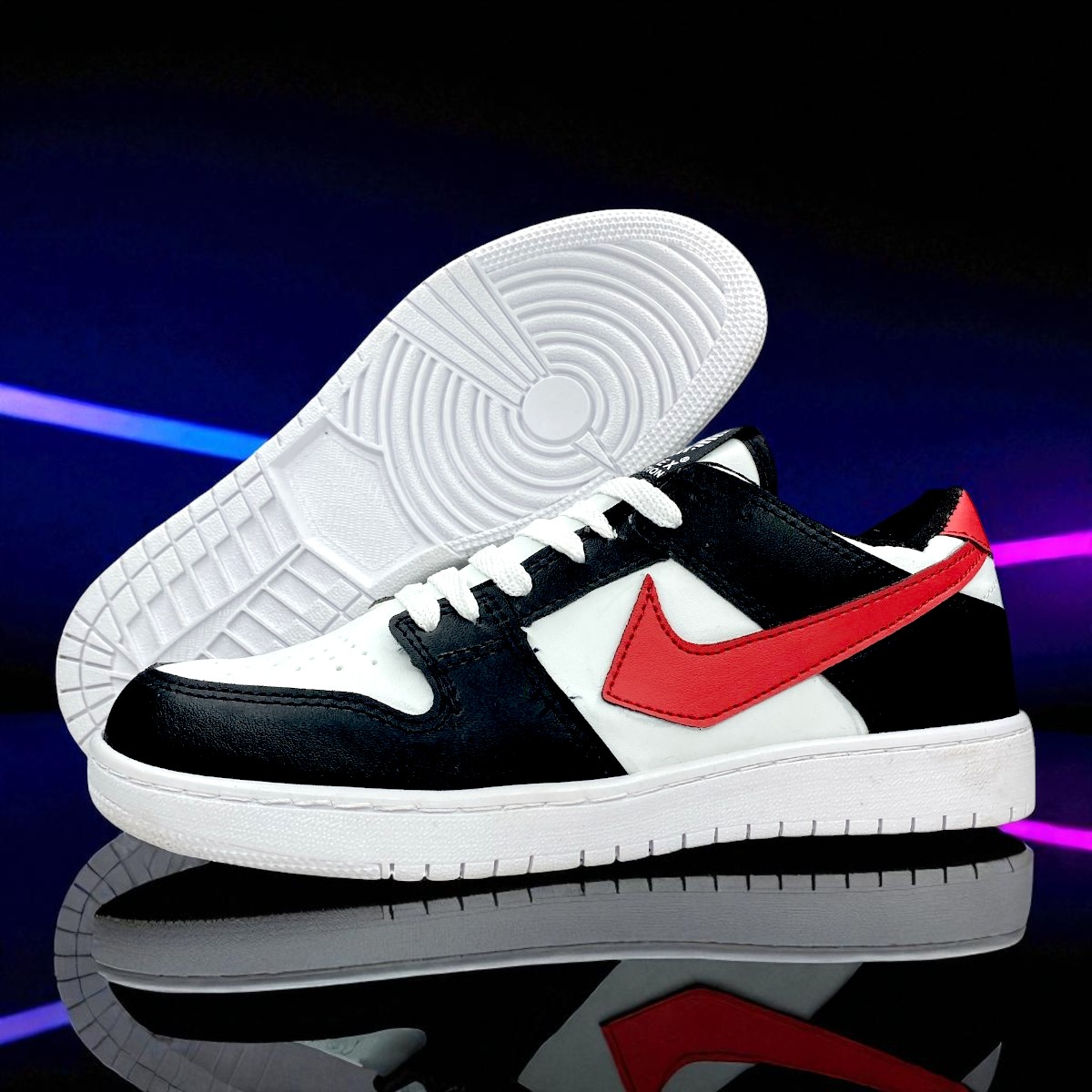 Tenis blancos de diseño icónico para outfit casual o deportivo