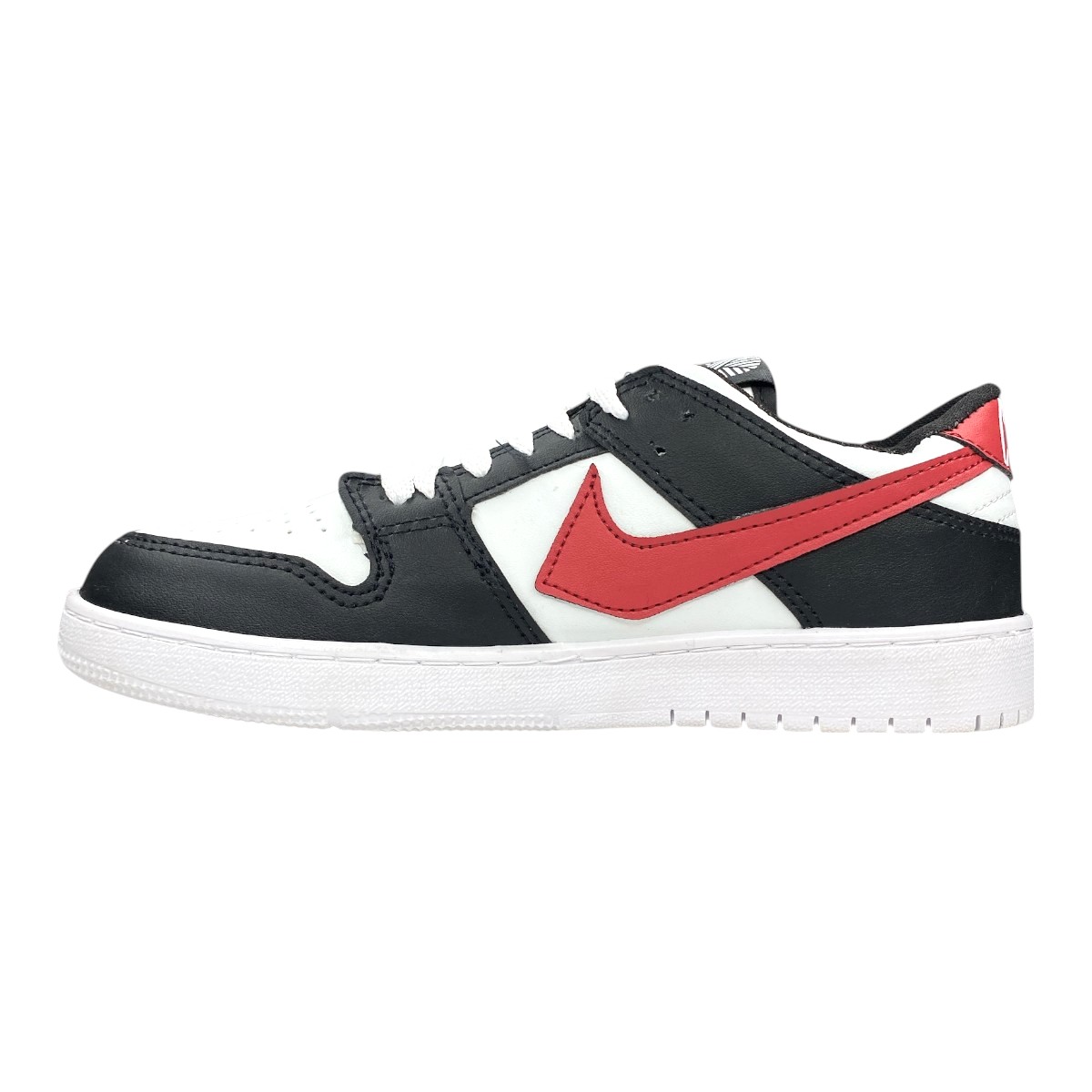 Tenis blancos de diseño icónico para outfit casual o deportivo
