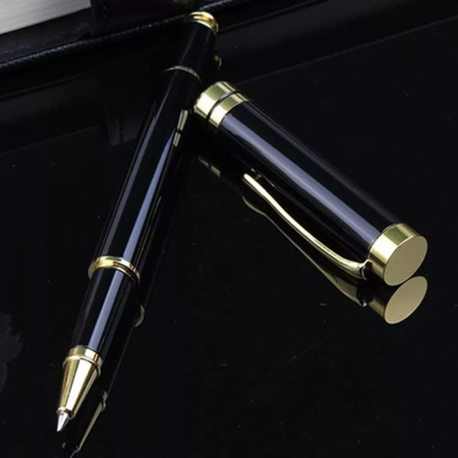 Pluma Parker De Acero Con Recambio Y Caja De Regalo Negro con Dorado 