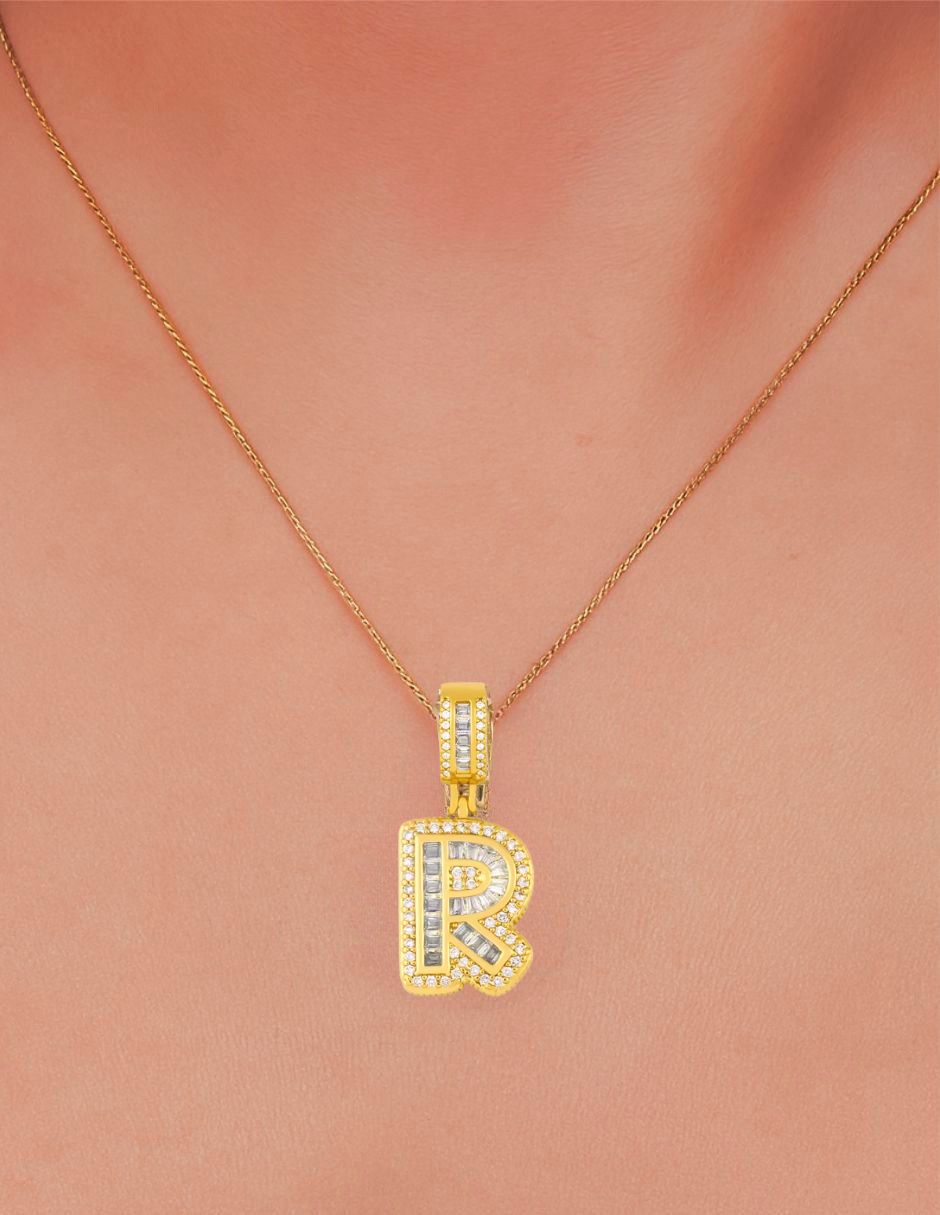 Collar con dije de oro laminado letra brillos "R"