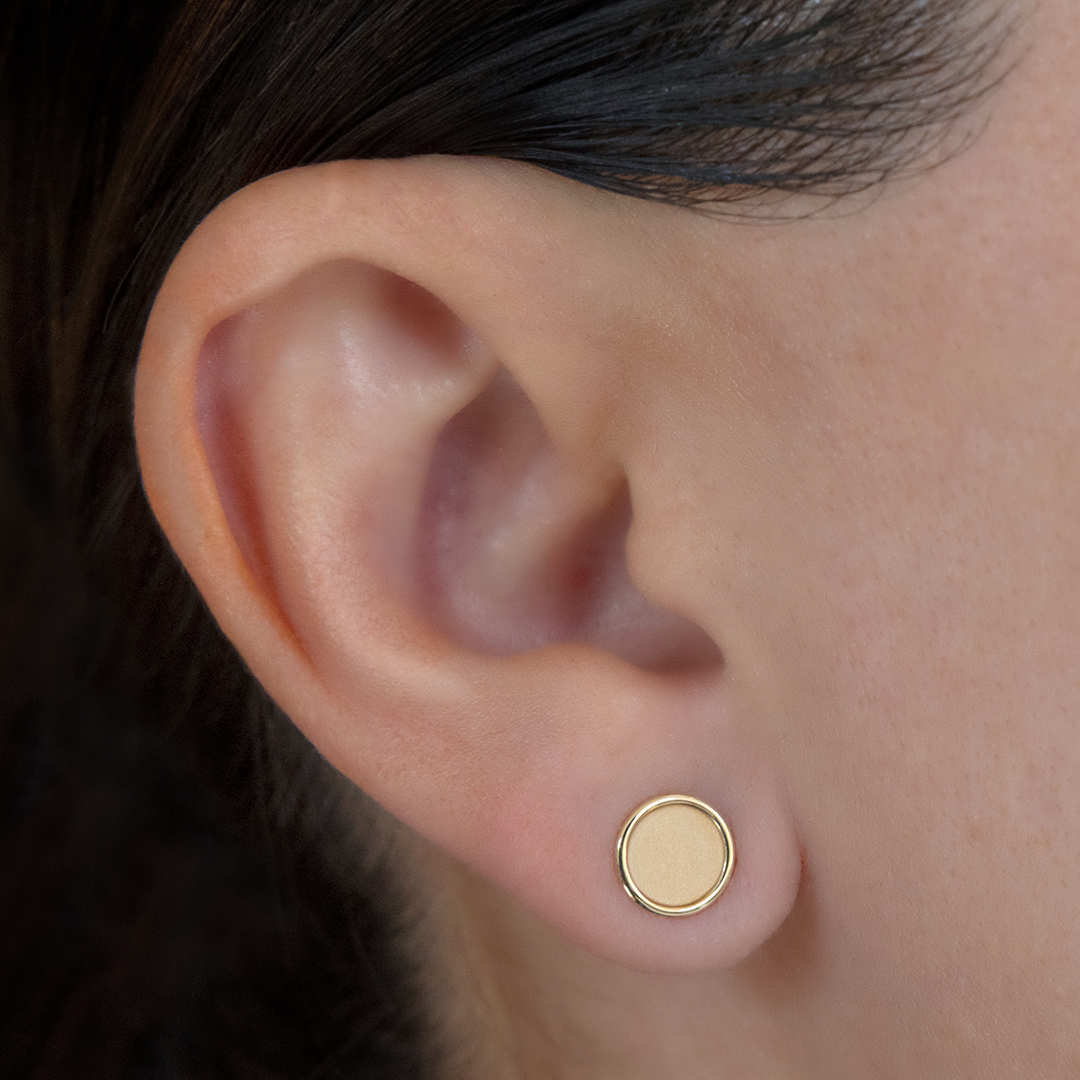 Aretes de oro 14k GIALLO Broquel Sol dorado amanecer de oro amarillo brillante y mate