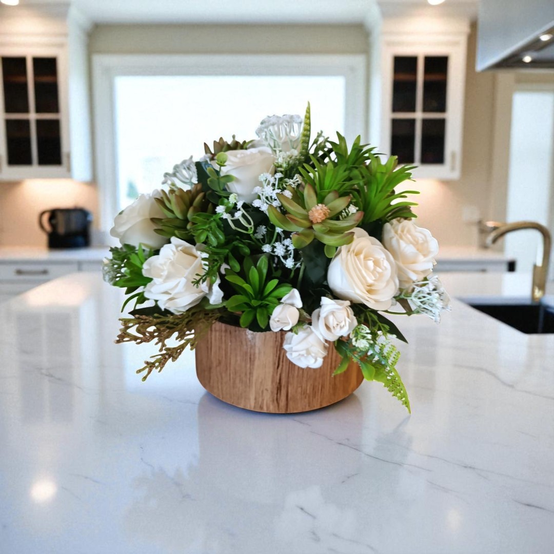 Arreglo floral de rosas blancas Lemich