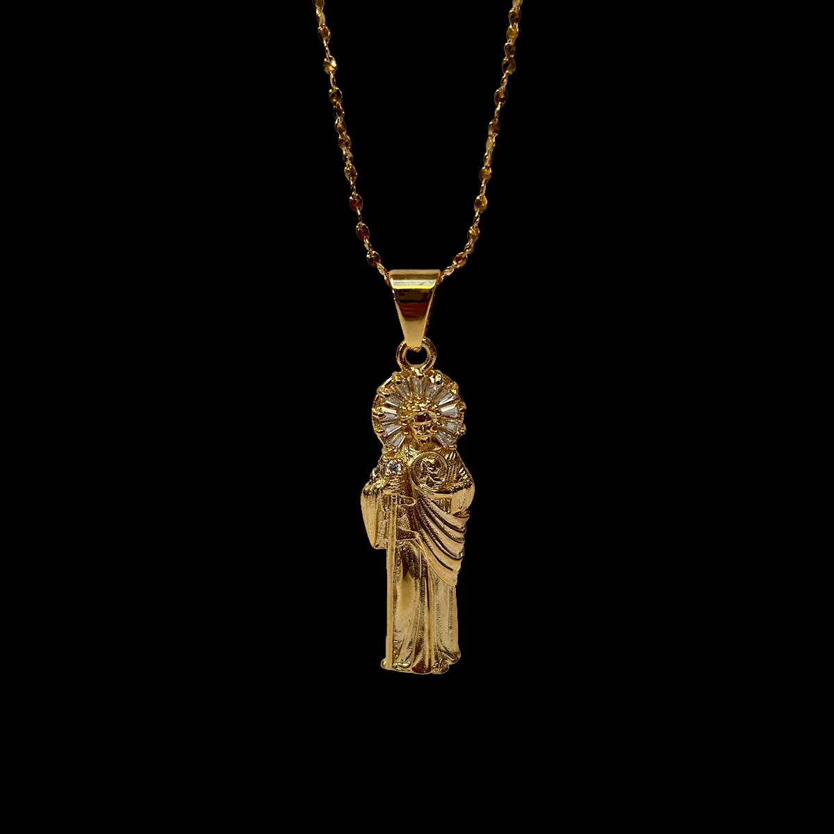 San Judas Mini con Cadena – Acero Inoxidable con Zirconias y Baño de Oro