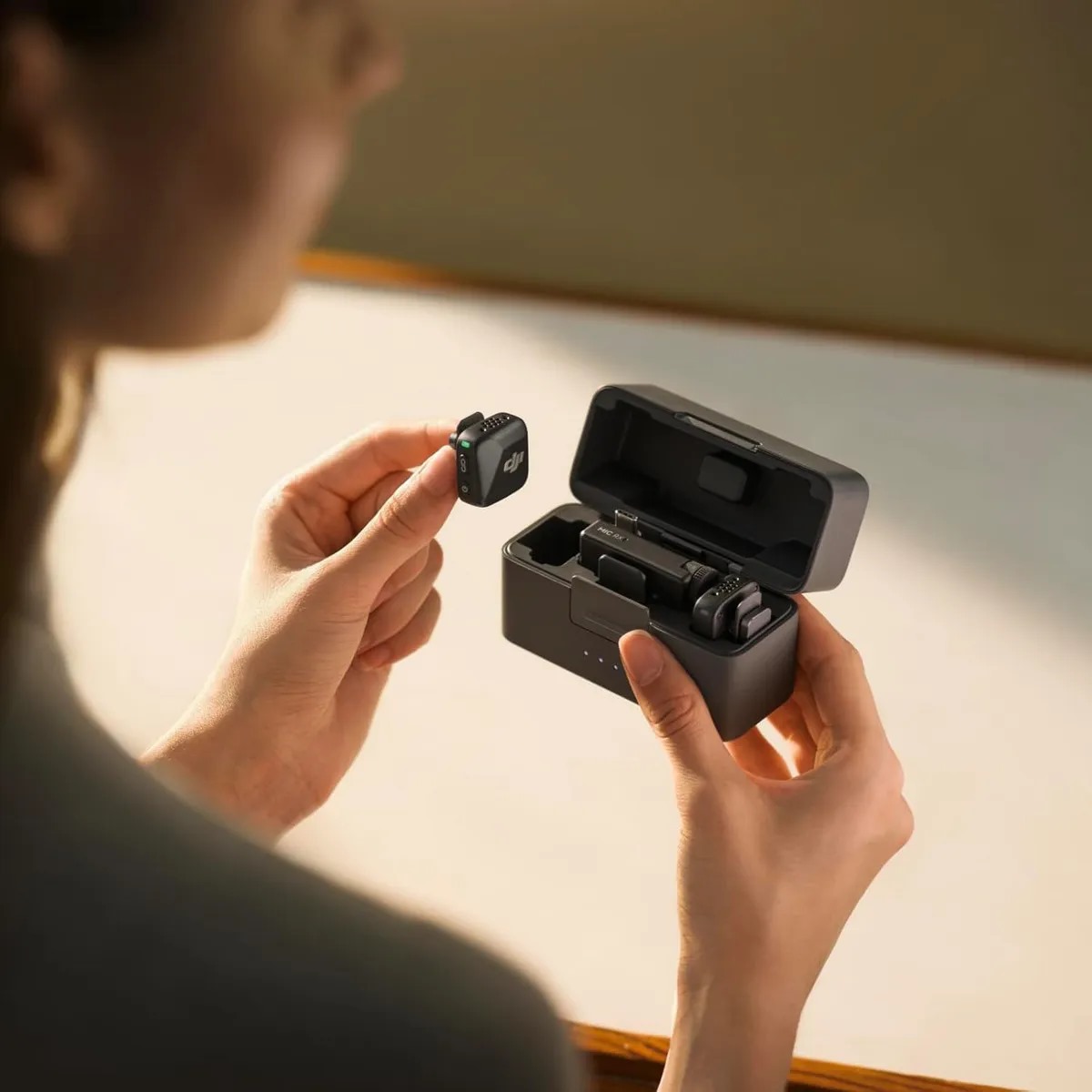 Dji Mic Mini (2 Tx + 1 Rx + Estuche De Carga) Transmisor Inalámbrico con Receptor, Superligero