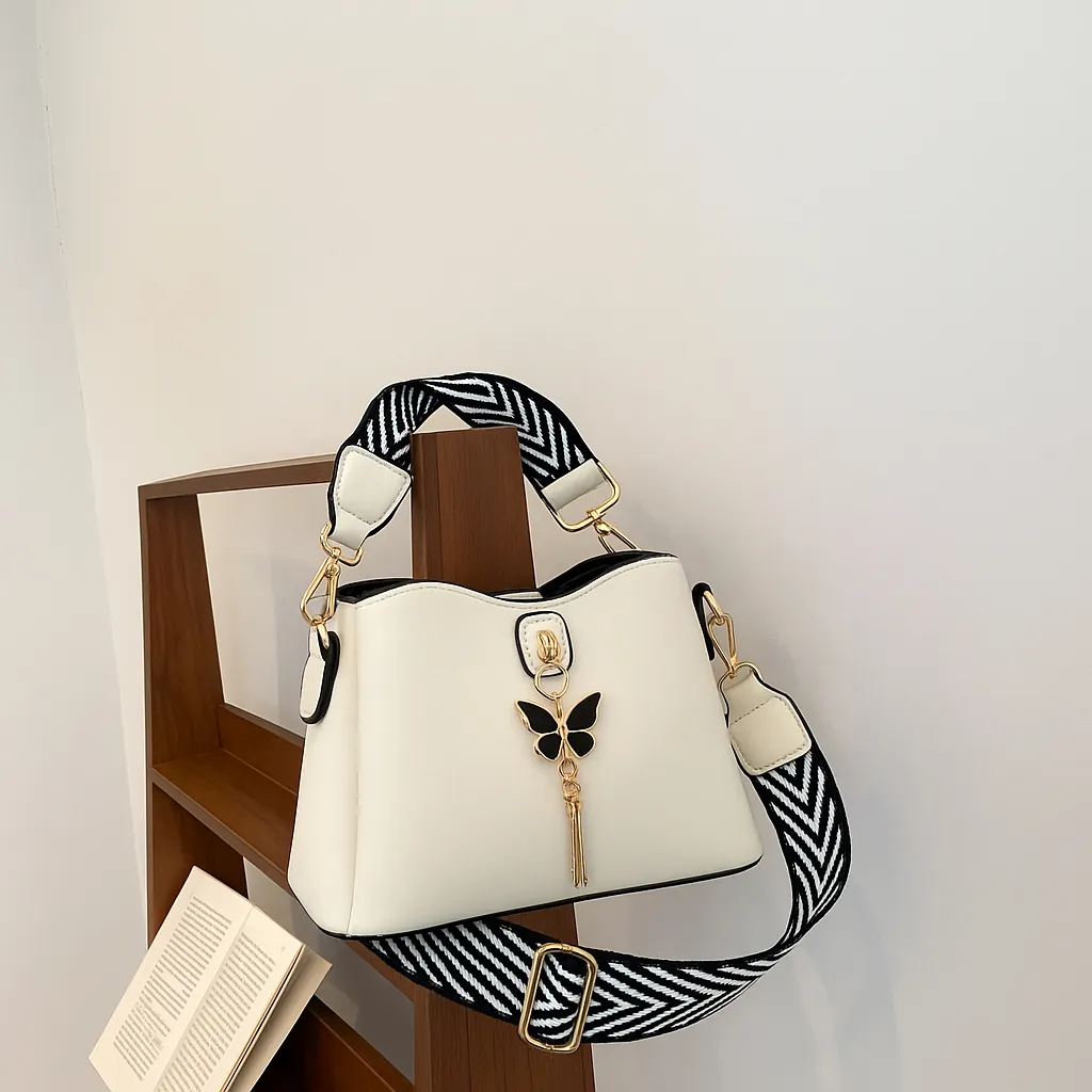 Bolsa de Hombro Cruzada Crossbody Bandolera de Cuero Piel Sintetica Moda y Elegante Mariposa Color Blanco