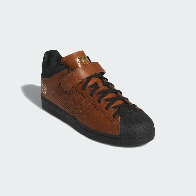 TENIS ADIDAS PRO SHELL ADV X HEITOR CONCHA SUPERSTAR CAFÉ CON NEGRO PARA HOMBRE  CAFÉ CON NEGRO PARA HOMBRE