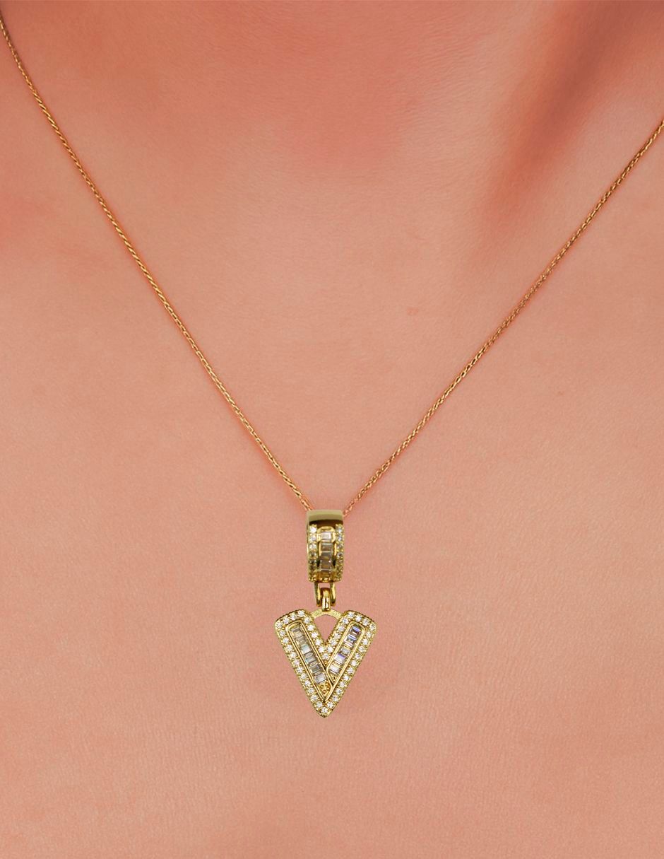 Collar con dije de oro laminado letra brillos "V"